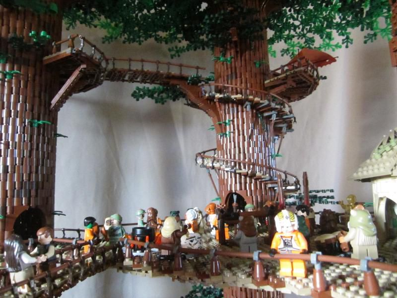Illustration for article titled Fan Builds Huge 3-Foot Tall Star Wars Ewok Village